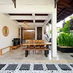 Villa Lunacasa, Modern Comfort In Balinese Style, 500M To Beach