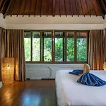 Villa Lunacasa, Modern Comfort In Balinese Style, 500M To Beach